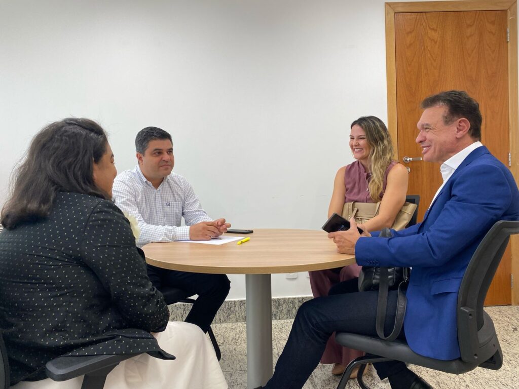 Com o diretor de saúde da Assembleia do Estado de Goiás